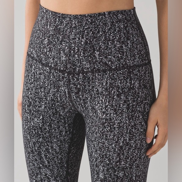 Lululemon Wunder Under Pant (Hi-Rise)
Luon Suited Jacquard Black White size 10 - Picture 3 of 3